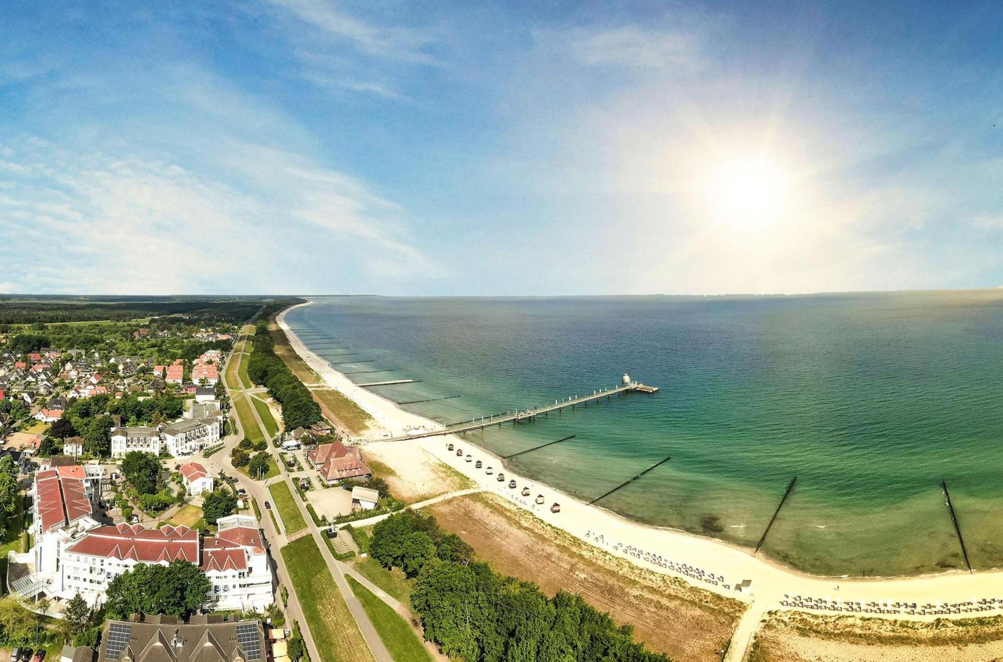 Strandhafer An Der Seebruecke Zingst Buitenkant foto